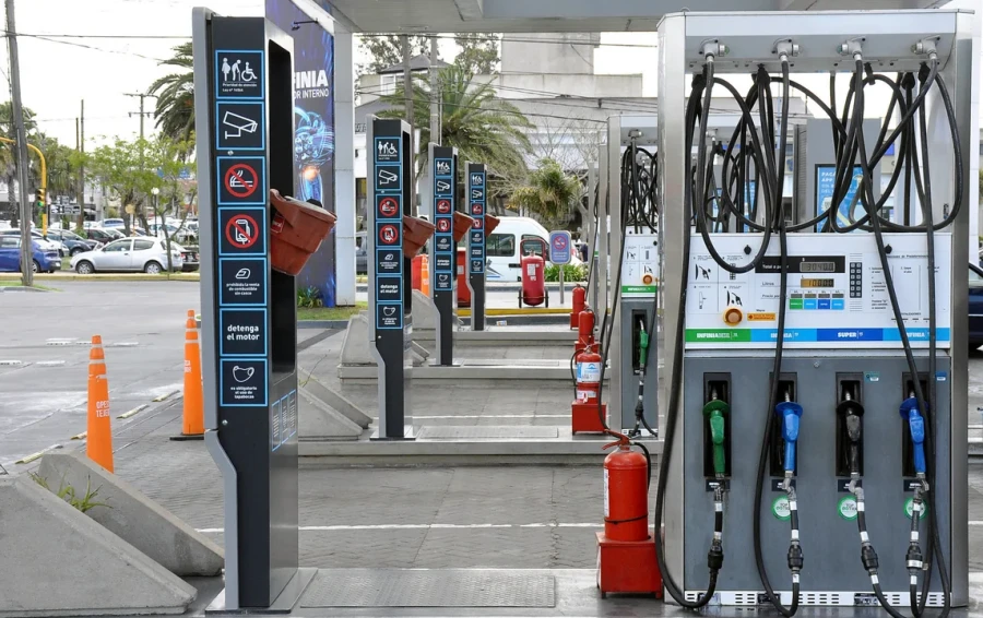 El Gobierno posterg&oacute; una parte de los aumentos en los impuestos a los combustibles.