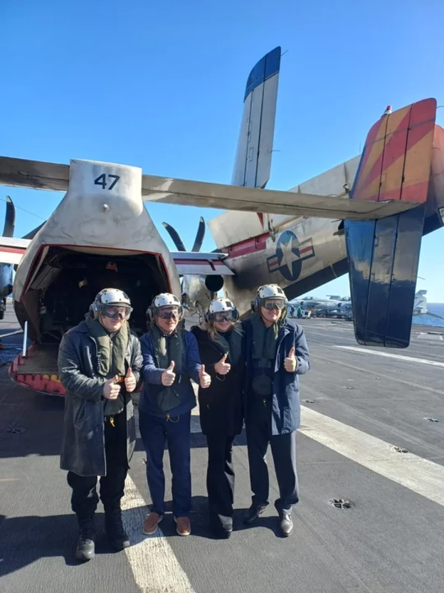 Milei en la demostraci&oacute;n a&eacute;rea de aviones.