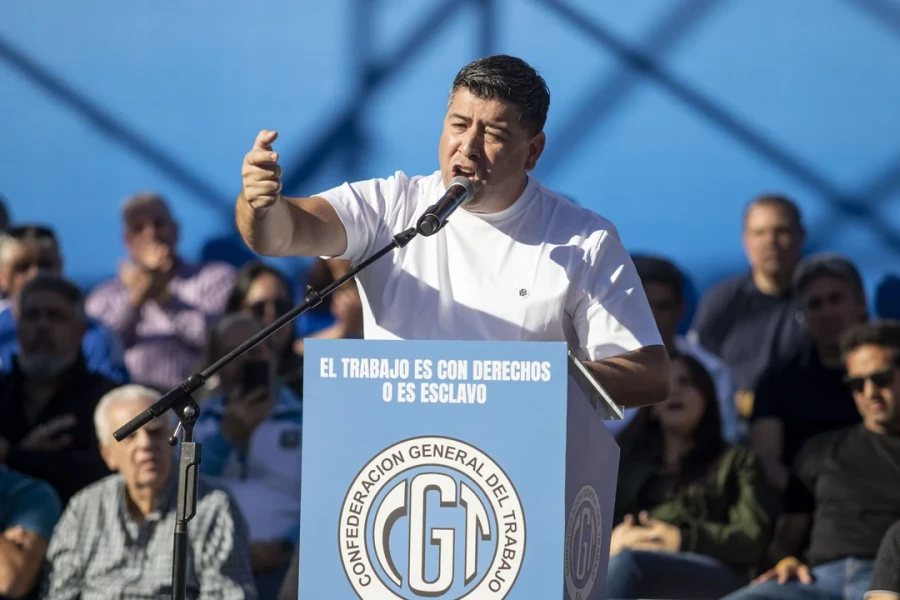 &ldquo;A quienes nos critican, esta CGT siempre estuvo al frente de esta lucha, a los 15 d&iacute;as de este gobierno hizo el primer paro general&rdquo;, afirm&oacute; Cristian Jer&oacute;nimo, del Sindicato del Vidrio. (FOTO NA)