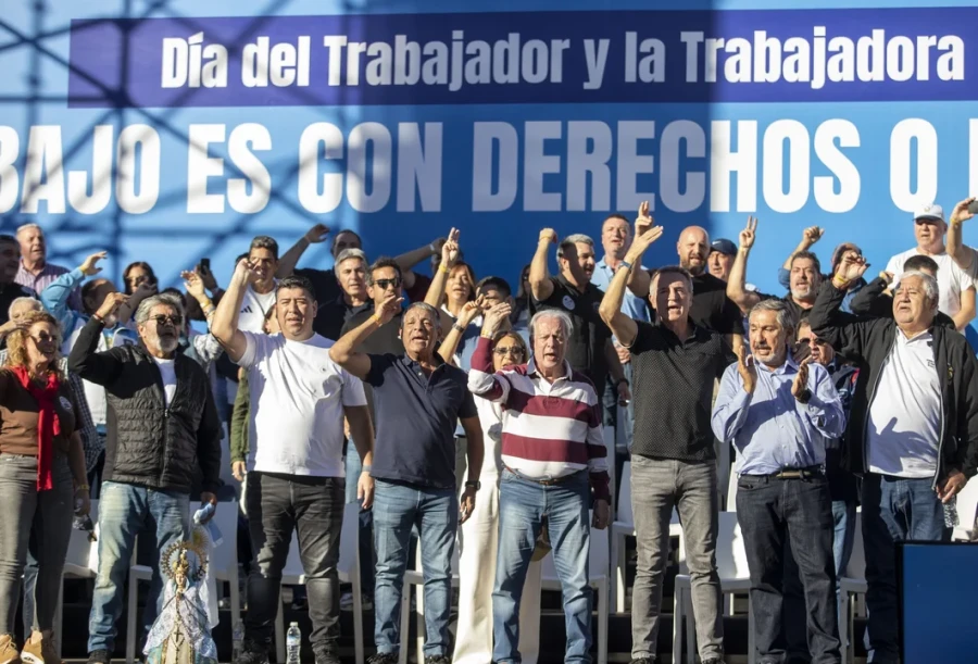 La CGT march&oacute; a Plaza de Mayo en Buenos Aires contra la reforma laboral y la pol&iacute;tica econ&oacute;mica del gobierno de Javier Milei. (FOTO NA)