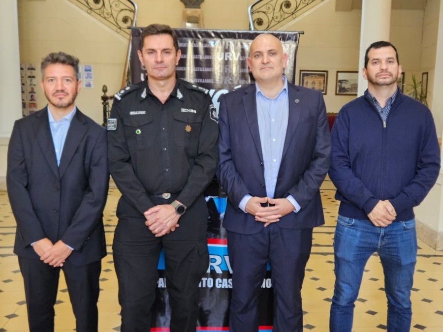 El director Provincial de Atenci&oacute;n de Emergencias 911, Pablo Polito; el jefe de la Unidad Regional V, Alejandro Tognolo, el subsecretario de An&aacute;lisis Criminal, Sebasti&aacute;n Montenotte y el secretario de Prevenci&oacute;n en Seguridad del Municipio, Juan Mart&iacute;nez Saliba. (FOTO D. CAMUSSO)