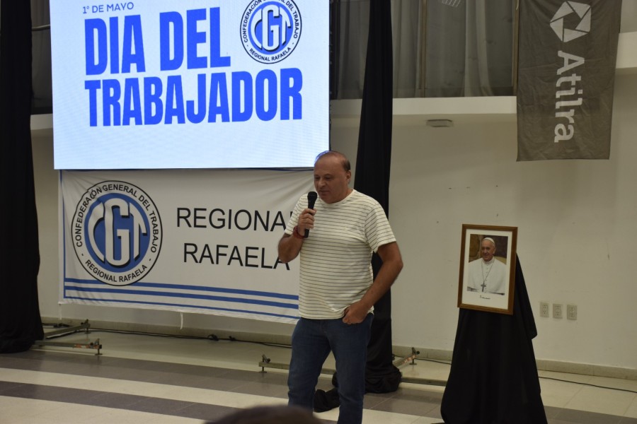 Oesquer carg&oacute; contra legisladores y gobernadores a quienes acus&oacute; de acompa&ntilde;ar medidas contrarias a los intereses de los trabajadores.