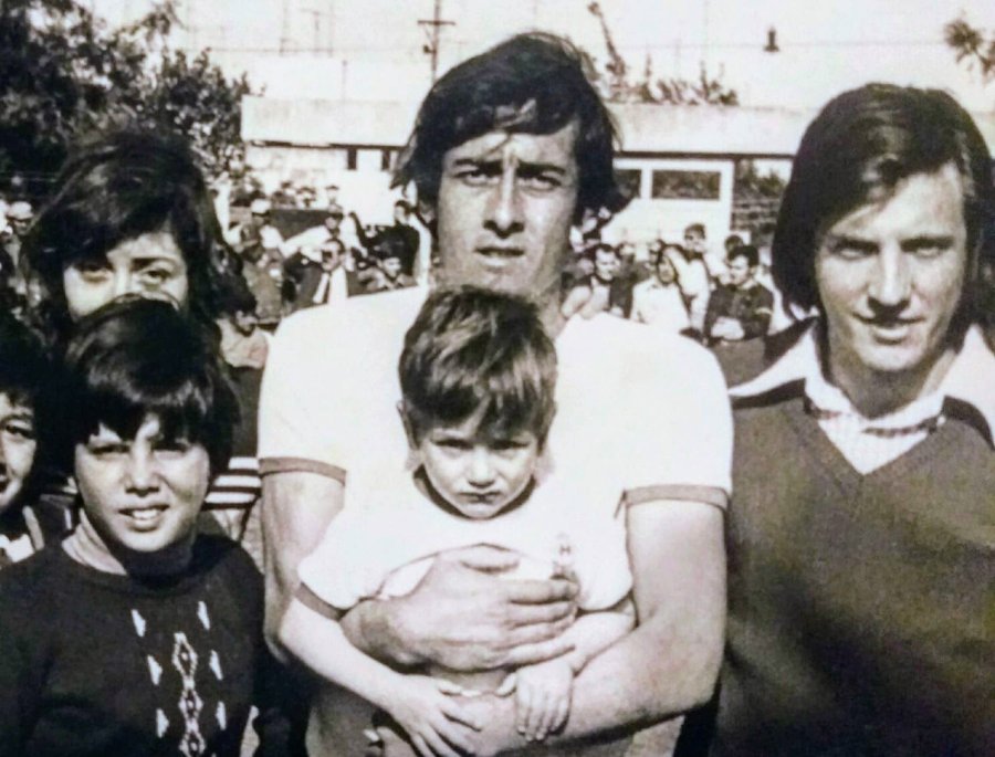 El autor de la nota con Roque Avallay en el amistoso disputado en el a&ntilde;o 1974.
