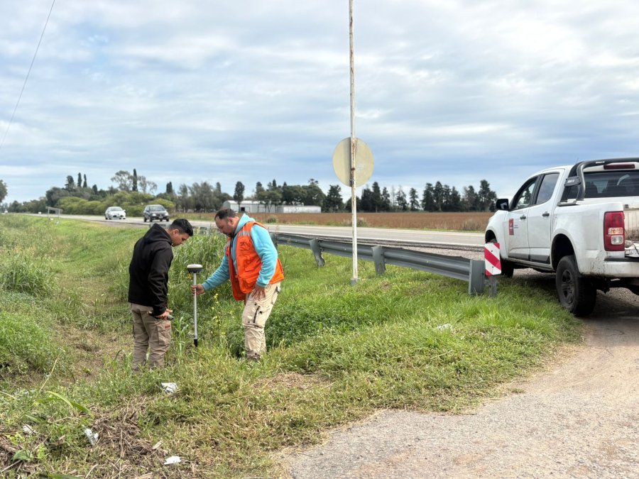 Operarios laborando en el sector de la RN19.