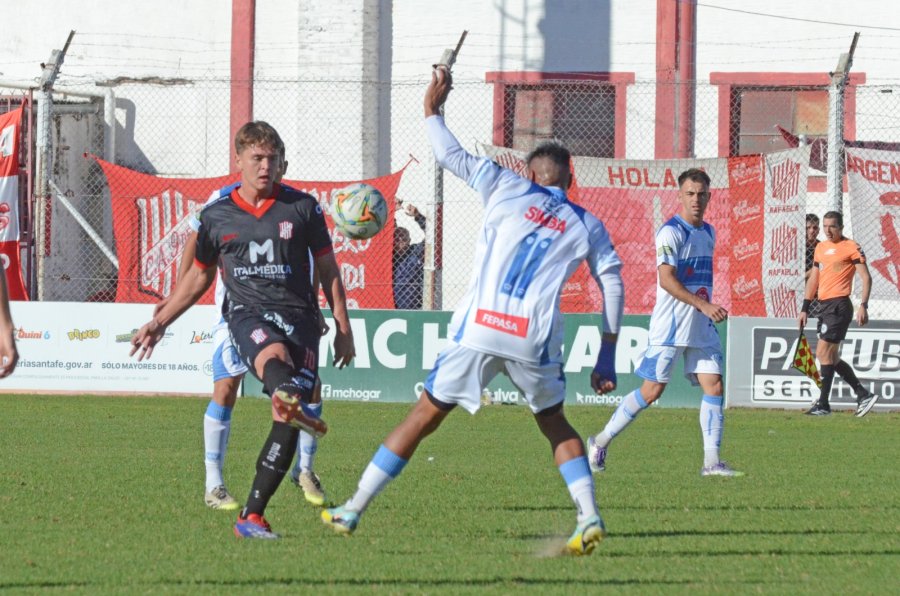 BIEN ACOMODADO. El equipo rafaelino sum&oacute; tres puntos importantes.