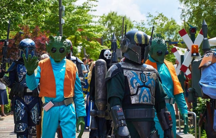 Miles de fans en todo el mundo se disfrazan de personajes de la saga.