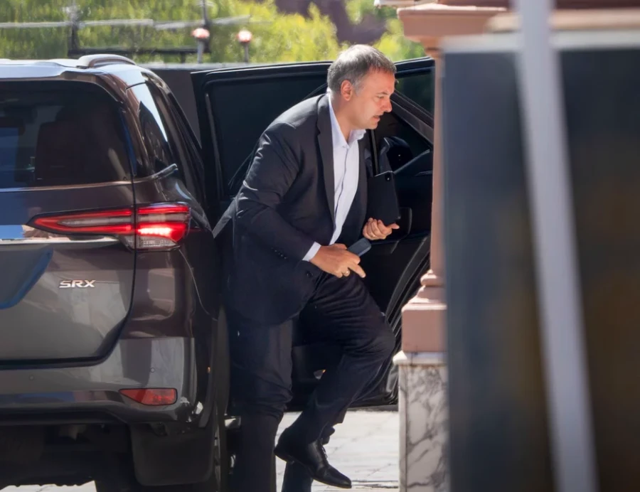 El jefe de Gabinete, Manuel Adorni, qued&oacute; m&aacute;s complicado en la causa que investiga su patrimonio tras la declaraci&oacute;n del arquitecto Tabar.