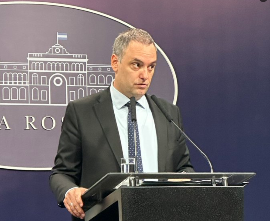 El jefe de Gabinete, Manuel Adorni, neg&oacute; que el gobierno del presidente Javier Milei haya censurado a la prensa acreditada en la Casa Rosada con el cierre de la sala de periodistas.