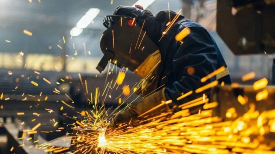 EMPLEO. Entra en vigencia una norma que disminuye cargas sociales para favorecer las contrataciones.