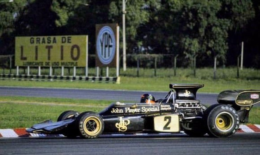 Emerson Fittipaldi y el Lotus vencieron en el GP de Argentina de 1973.