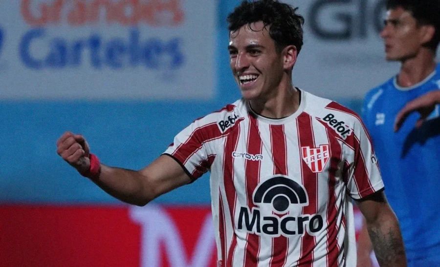 LAZARO. Autor del primer gol de la Gloria.