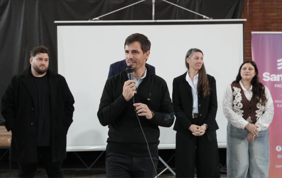 La actividad reuni&oacute; a estudiantes secundarios, docentes y autoridades provinciales y locales.
