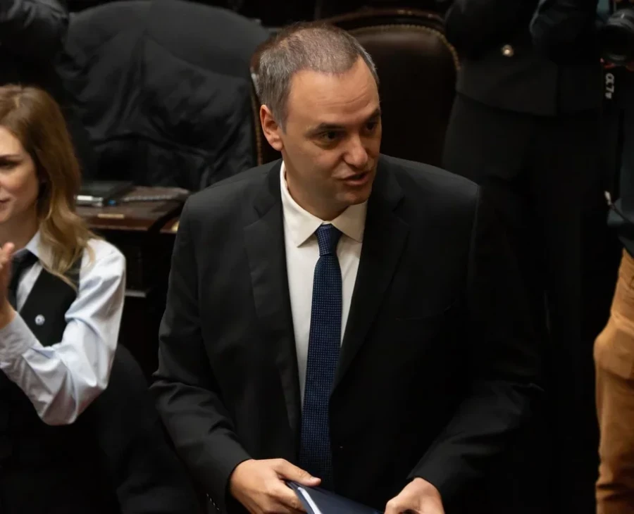 Adorni es investigado por presunto enriquecimiento il&iacute;cito.
