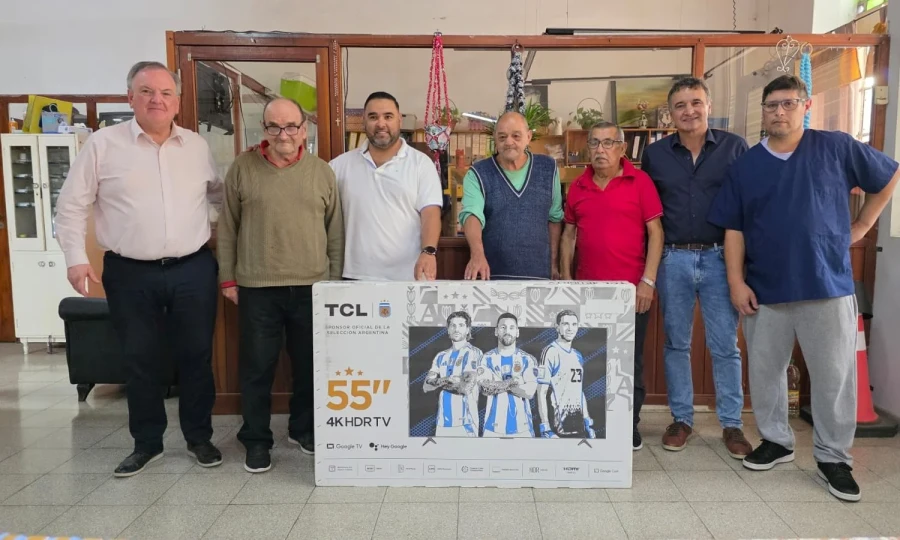 Un instante de la visita al Hogar Alma.
