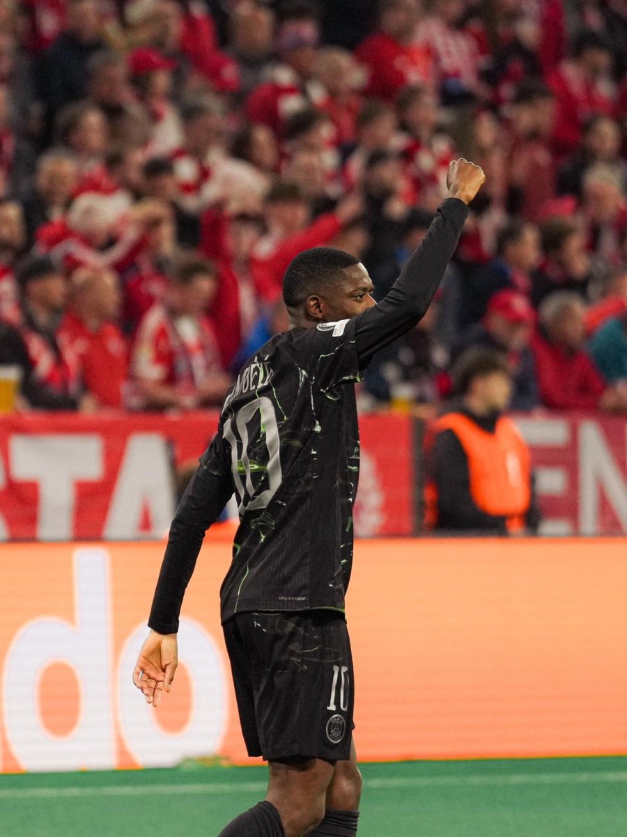 CLAVE. Dembel&eacute; celebra su gol.