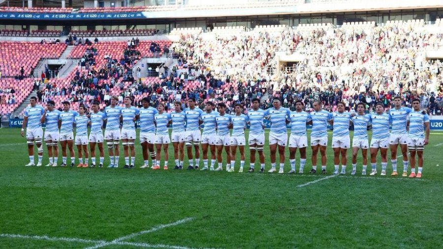 POR UN TRIUNFO MAS. El seleccionado argentino M20 se despide en Sud&aacute;frica.