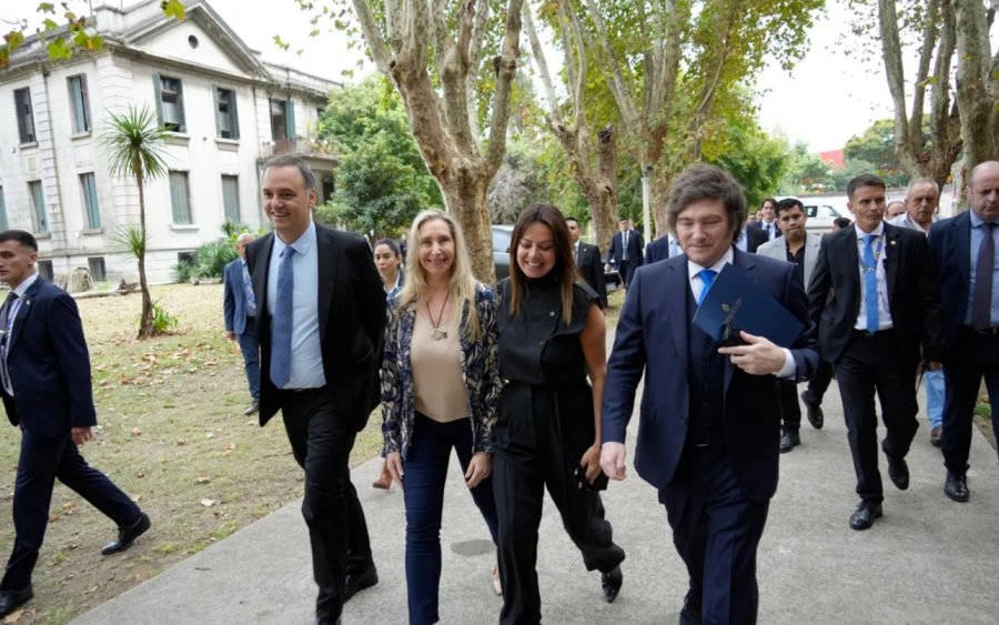 ADORNI NO SE VA. El presidente volvi&oacute; a respaldar al funcionario durante la reuni&oacute;n de Gabinete.
