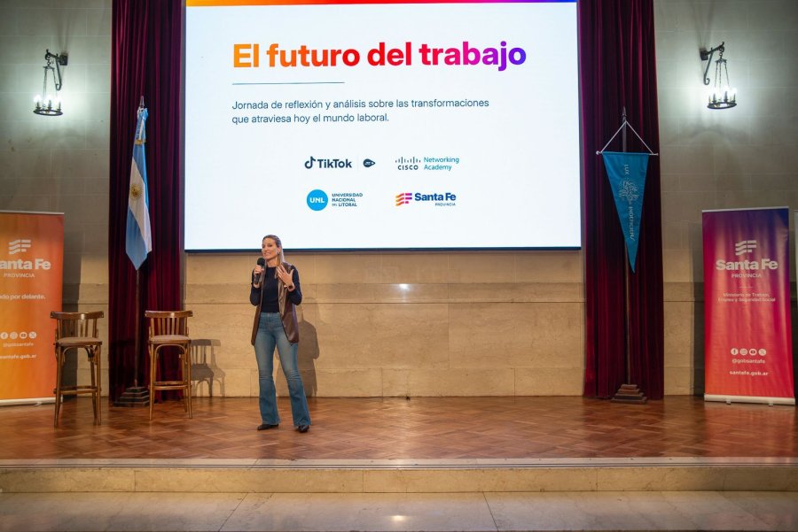 EN LA CAPITAL SANTAFESINA. Se llev&oacute; a cabo un espacio de an&aacute;lisis e intercambio centrado en las transformaciones del empleo frente al avance de las nuevas tecnolog&iacute;as.