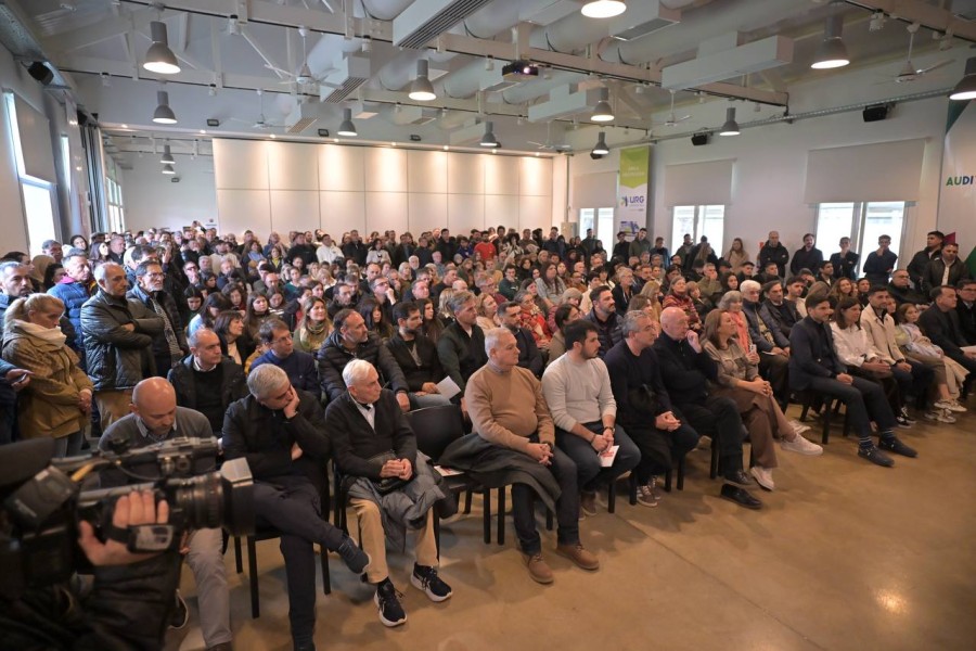 Dirigentes de distintos sectores pol&iacute;ticos respondieron a la invitaci&oacute;n del Partido Socialista para recordar a Lifschitz. (FOTO PS SANTA FE)