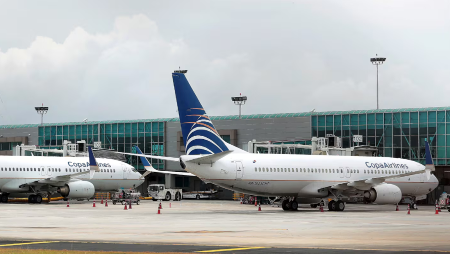 El esc&aacute;ndalo ocurri&oacute; en un avi&oacute;n de la aerol&iacute;nea paname&ntilde;a Copa en el aeropuerto santafesino.