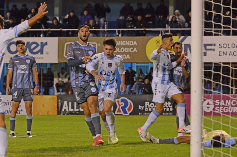 MARTINIANO MORENO ANOT&Oacute; EL TANTO PARA EL TRIUNFO CELESTE