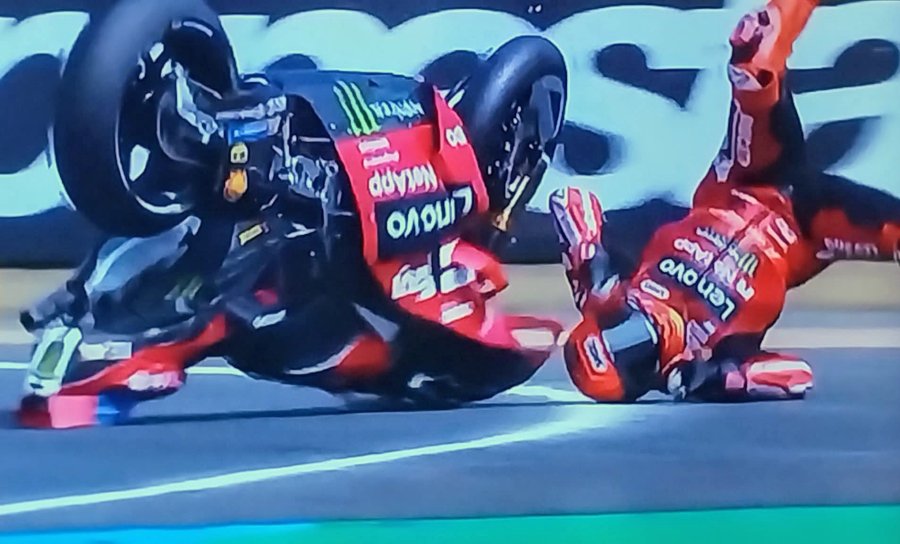 Marc M&aacute;rquez se fractur&oacute; un pie y deber&aacute; ser operado.