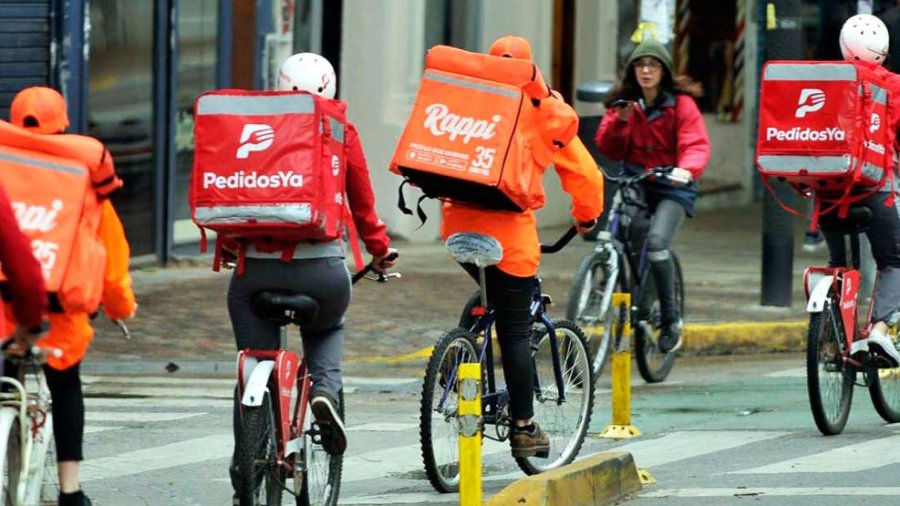 MENOS CONSUMO. Un repartidor necesita completar 454 pedidos mensuales para no caer bajo la l&iacute;nea de pobreza.