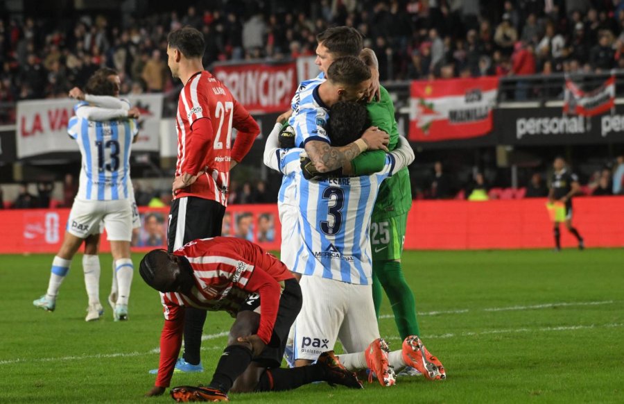 RACING LE GAN&Oacute; AL PINCHA EN LA PLATA