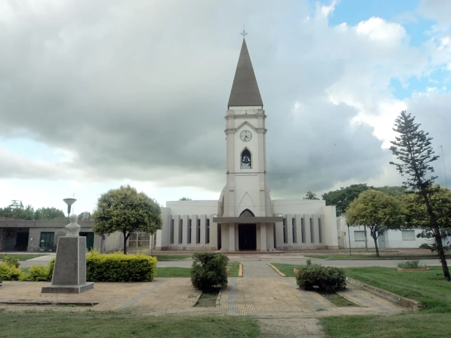 El templo parroquial clucellense.