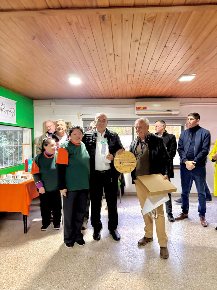 Un momento de la recorrida por el Taller protegido Rupay.