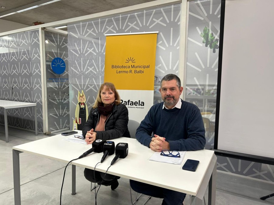 La secretaria de Educaci&oacute;n y Cultura, Norma Becchio junto al secretario de Gobierno y Modernizaci&oacute;n, Germ&aacute;n Bottero.