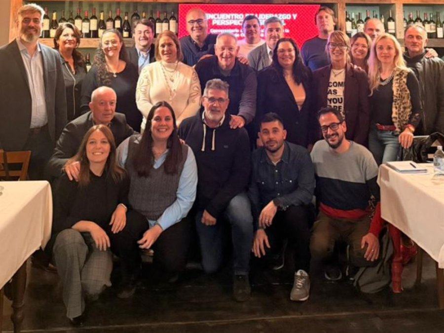 ENCUENTRO. La actividad reuni&oacute; a dirigentes actuales con quienes lideraron la entidad en diferentes per&iacute;odos, creando un espacio de intercambio para analizar los desaf&iacute;os del sector.