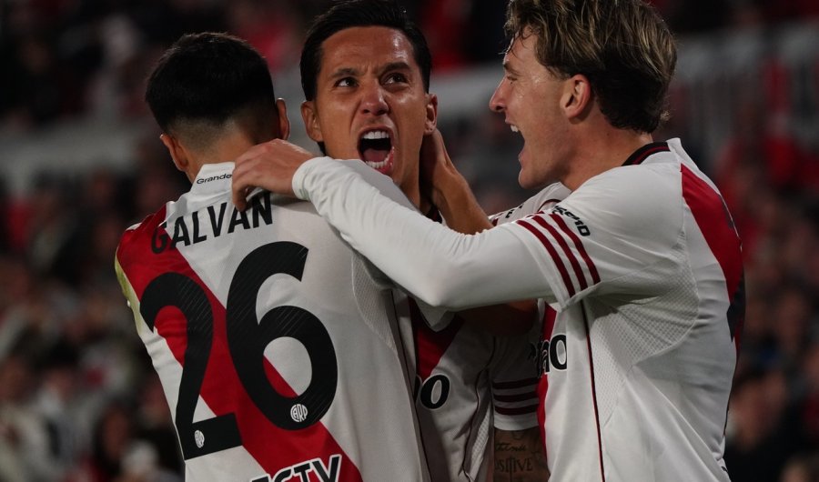 EL PRIMERO. Los abrazos para Driussi.