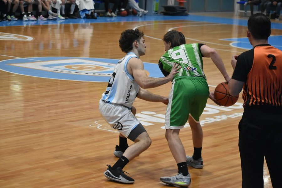 SACO PASAJE. Uni&oacute;n le gan&oacute; a Atl&eacute;tico en el "Arq. Lucio Casar&iacute;n".