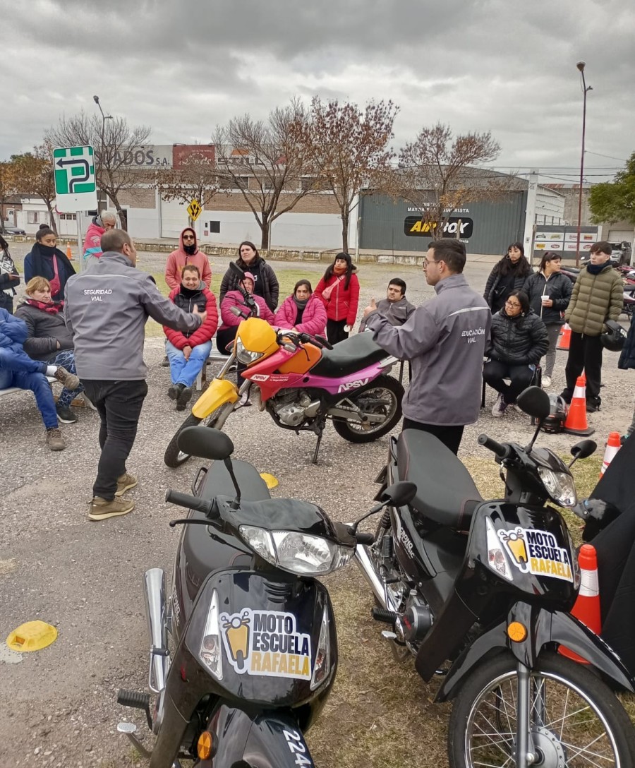 La iniciativa estuvo dirigida a fortalecer conocimientos y pr&aacute;cticas vinculadas a la conducci&oacute;n segura de motoveh&iacute;culos.