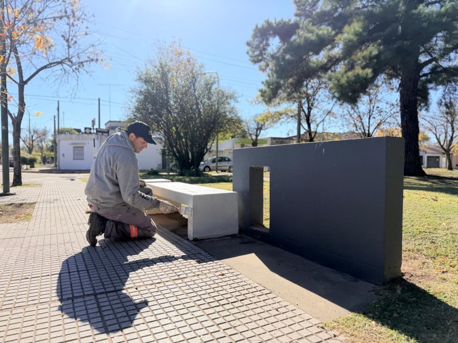 MEJORAS. Las intervenciones se llevan adelante en la plaza Eva Per&oacute;n, ubicada en barrio Central C&oacute;rdoba, y en la plaza Normando Corti, de barrio Villa Rosas.