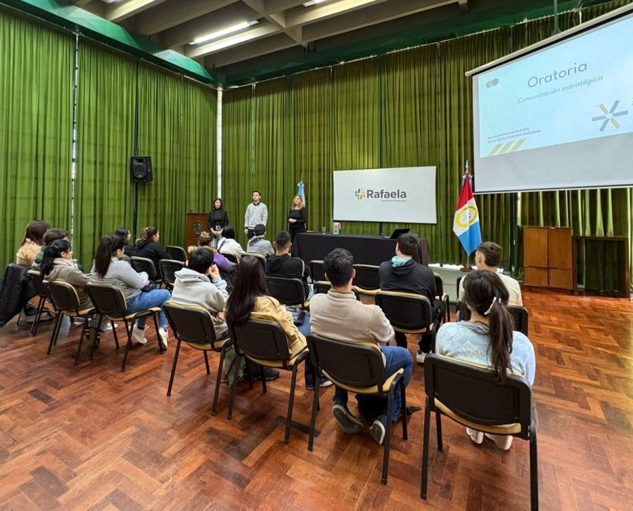 PROGRAMA. La actividad busca fortalecer la expresi&oacute;n personal y potenciar las oportunidades de inserci&oacute;n laboral de personas desempleadas.