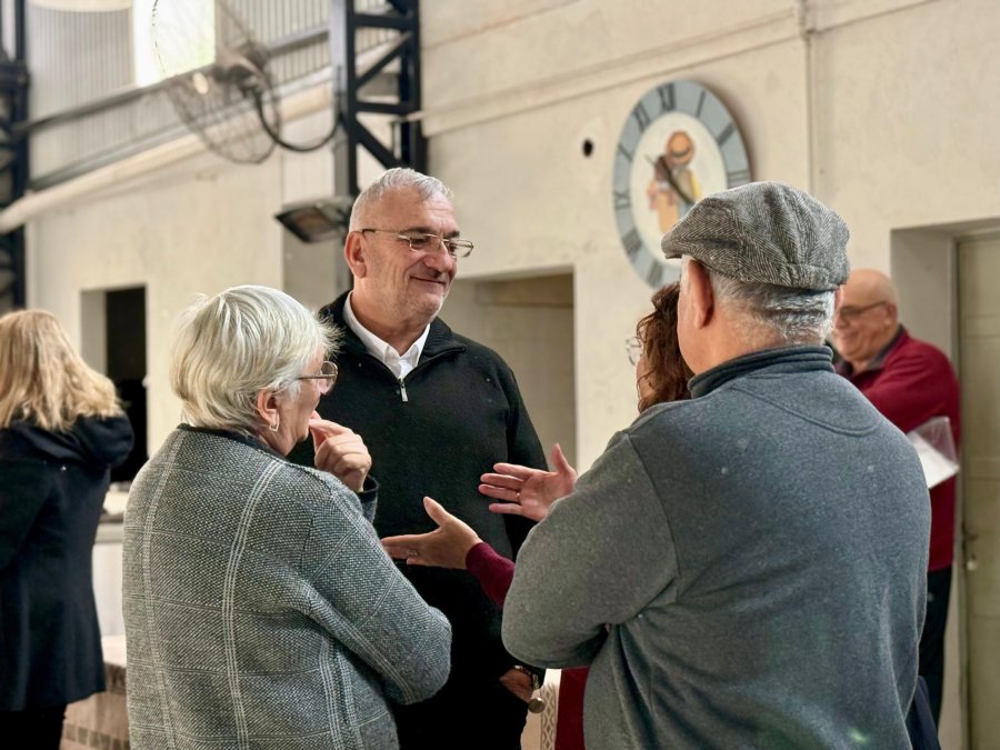 El legislador dialoga con marijuanenses.