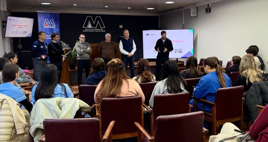 La actividad se desarroll&oacute; en el Auditorio de la Asociaci&oacute;n M&eacute;dica ubicado en avenida Mitre 111.