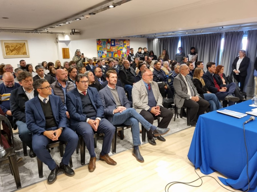 La presentaci&oacute;n del fiscal Regional Carlos Mar&iacute;a Vottero se desarroll&oacute; en la Biblioteca Municipal de Frontera. (FOTO MPA)