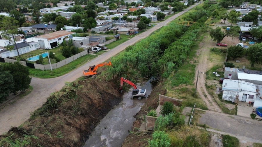 Inversi&oacute;n hist&oacute;rica con m&aacute;s de 10.100 millones de pesos para la limpieza de canales troncales y beneficiar as&iacute; distritos de la zona centro.