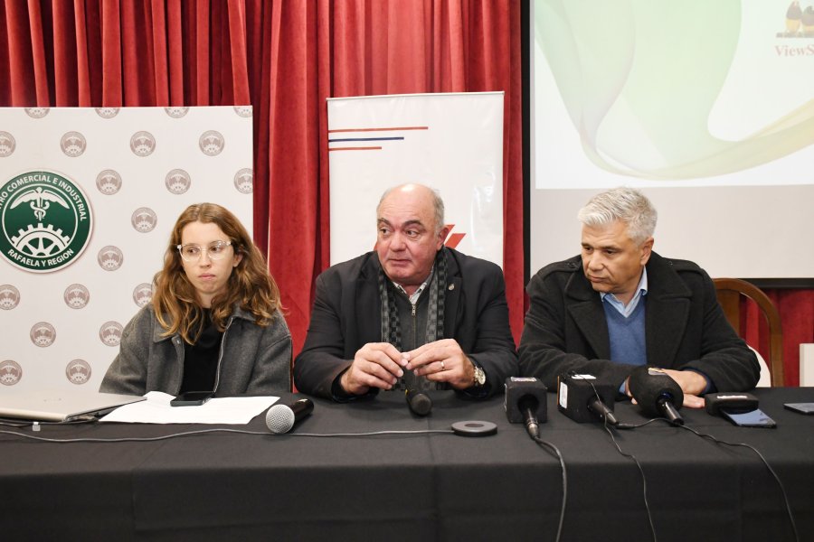 Sol Gonz&aacute;lez De Cap, directora ejecutiva de FISFE; Javier Mart&iacute;n, presidente de FISFE y el rafaelino Mauricio Rizzotto, vicepresidente de FISFE y presidente de la Comisi&oacute;n de Industrias del CCIRR.