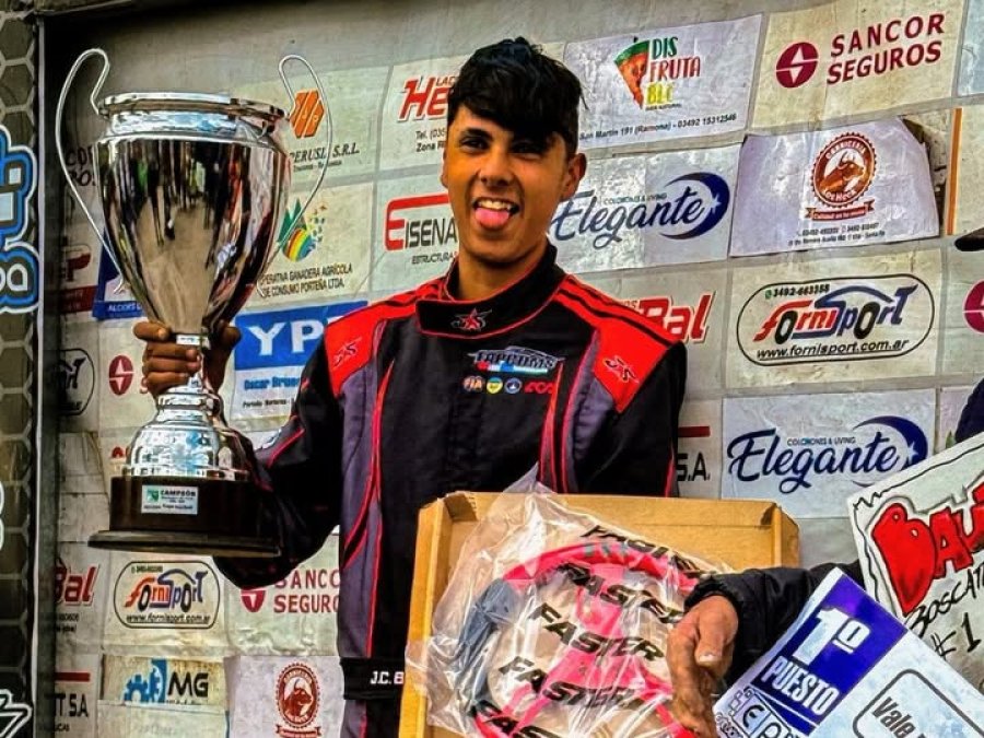 Bautista Boscatti festej&oacute; su primer campeonato en el Mini Midgets.