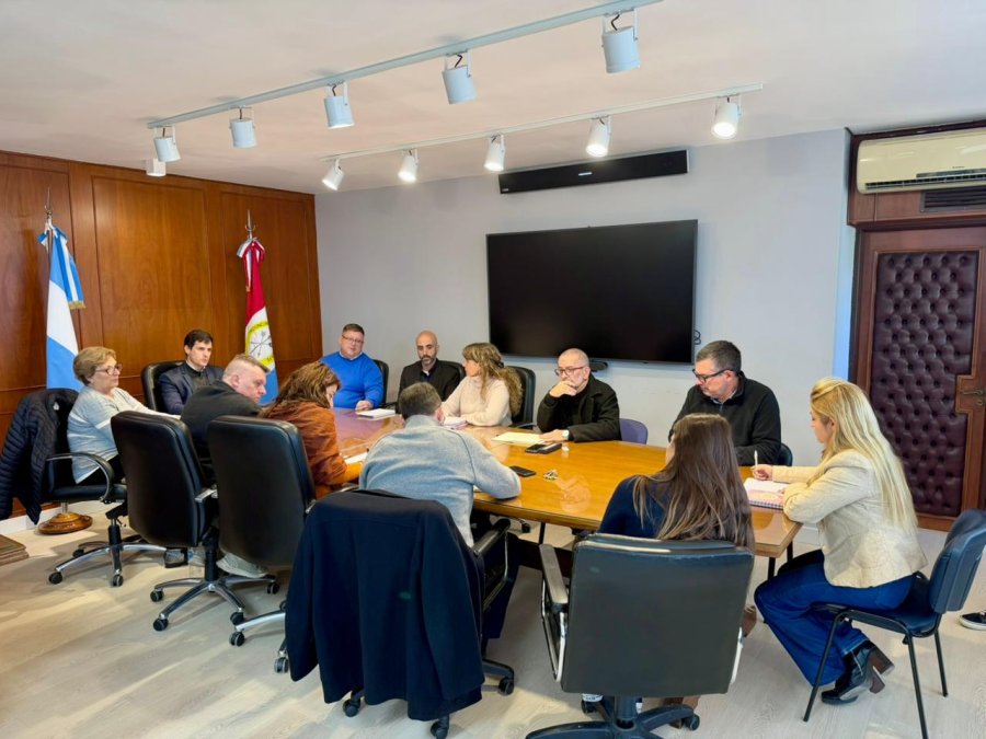ENCUENTRO. Adem&aacute;s del intendente participaron concejales de distintos bloques pol&iacute;ticos y funcionarios del gabinete municipal.