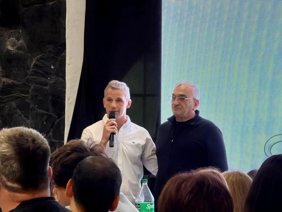 ACOMPA&Ntilde;AMIENTO. Leonardo Crosetti y Alcides Calvo.