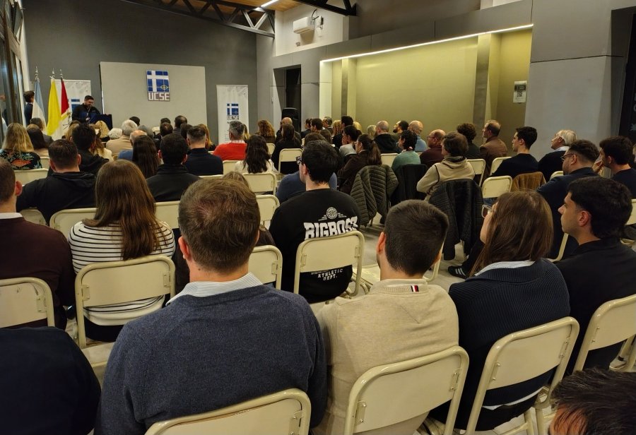 Autoridades, docentes, egresados, estudiantes y miembros de la comunidad educativa participaron del acto por los 25 a&ntilde;os de la carrera de Ingenier&iacute;a en Inform&aacute;tica de la UCSE DAR.