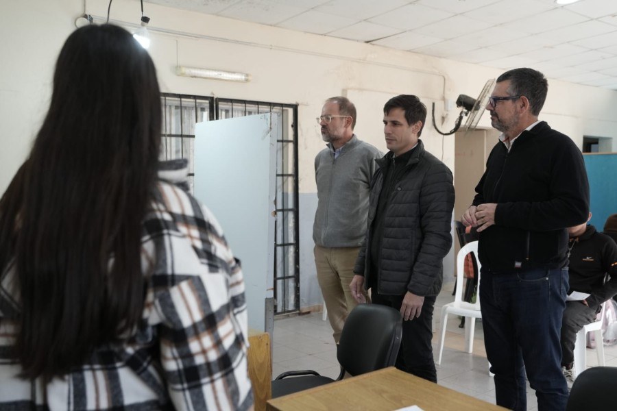 Viotti visit&oacute; el Centro Integrador Comunitario (CIC) del sector.