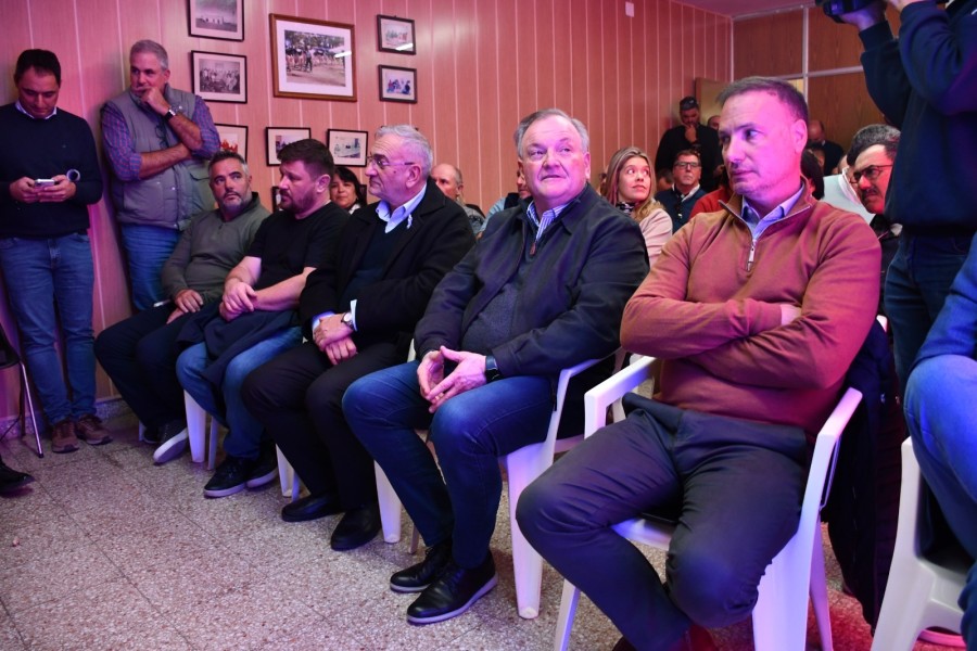 Los senadores de Castellanos, Alcides Calvo y de San Crist&oacute;bal, Felipe Michlig junto al ministro de Obras P&uacute;blicas de la Provincia, Lisandro Enrico, el martes en Sunchales. (FOTO PRENSA MUNICIPAL SUNCHALES)