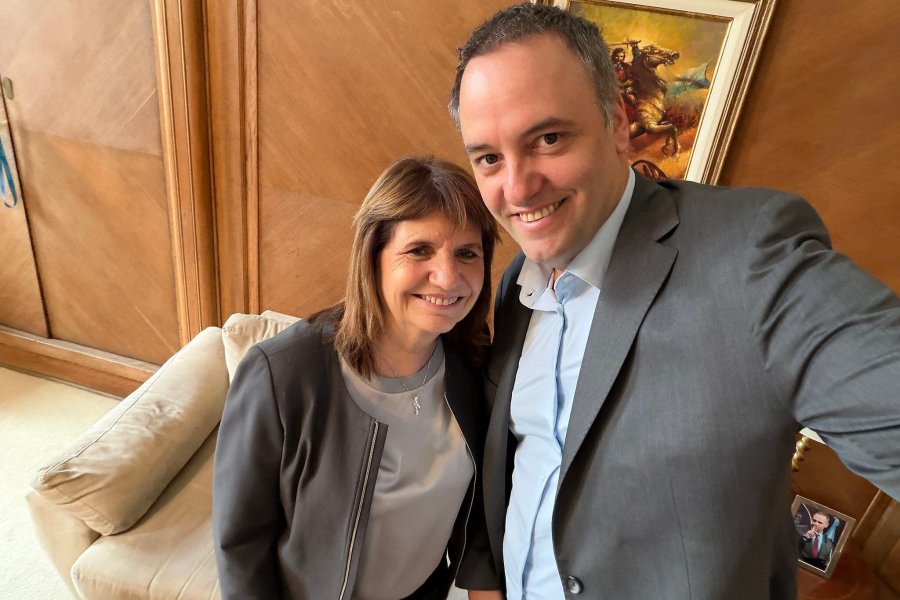 POR ANTICIPADO. Mientras el jefe de Gabinete contin&uacute;a sin revelar su informe patrimonial, la jefa de la bancada oficialista lo hizo ante el Senado y la Oficina Anticorrupci&oacute;n.