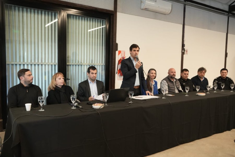 EN EL CENTRO METROPOLITANO. Durante el encuentro que encabez&oacute; el intendente con distintas autoridades se abordaron problem&aacute;ticas y se coordinaron acciones de prevenci&oacute;n.